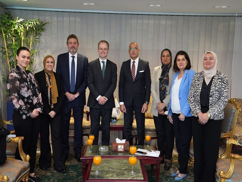 رئيس جامعة عين شمس يستقبل السفير البريطاني بالقاهرة لبحث تعزيز التعاون المشترك