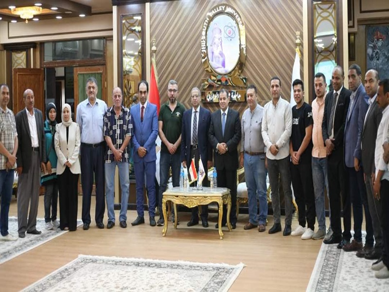 The music and choral team at Ain Shams University performs the closing ceremony of the twenty-first artistic forum for Egyptian universities