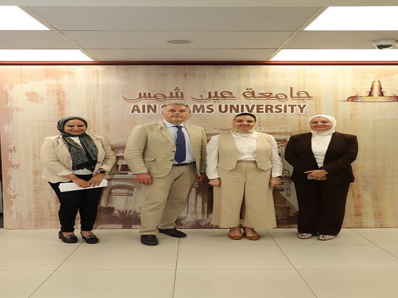 جامعة عين شمس تستقبل الدكتور لوتشيانو ساسو أستاذ الصيدلة والطب بجامعة سابينزا روما بإيطاليا