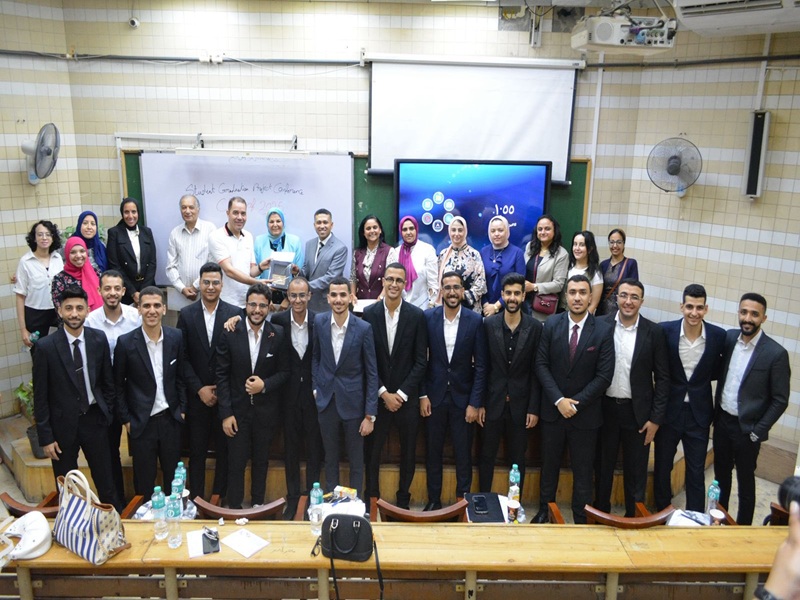 بصيدلة عين شمس Pharm D فوز 8 مشروعات بحثية في المؤتمر العلمي الأول لطلاب