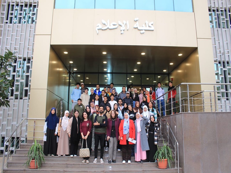 "كيف تكون مذيع راديو" ورشة عمل بكلية الإعلام جامعة عين شمس