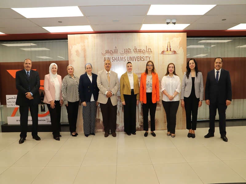 The Vice President of Ain Shams University meets with members of the Egyptian Pharmaceutical Board Committee