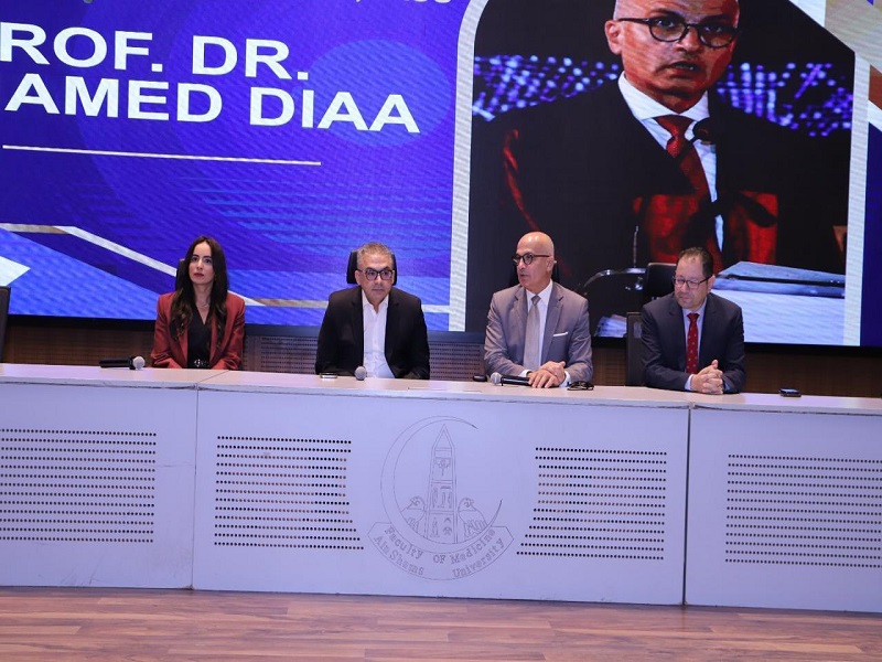 رئيس جامعة عين شمس يشهد اللقاء التعريفي لطلاب الدفعة الأولى بكلية الطب بجامعة عين شمس الأهلية