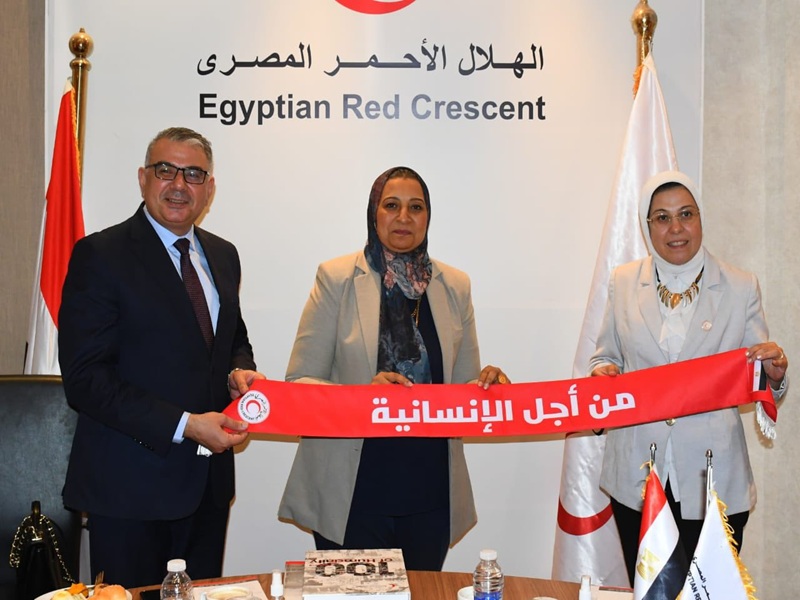 A delegation from Ain Shams University visited the headquarters of the Egyptian Red Crescent Society
