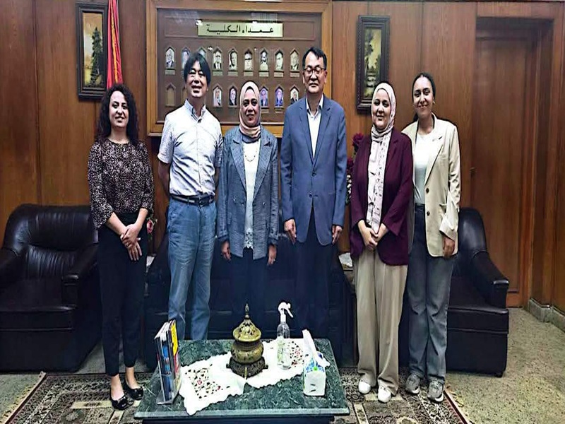 في إطار تعزيز التعاون الأكاديمي الدولي.. عميدة كلية الألسن عين شمس تستقبل وفدًا من جامعة هانيانغ الكورية لبحث آفاق التعاون المشترك