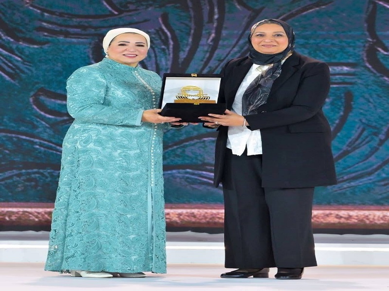 Mrs. Entissar El-Sisi, Spouse of the President of the Republic, Honors Prof. Ghada Farouk at the “Egyptian Women: Icon of Success” Celebration