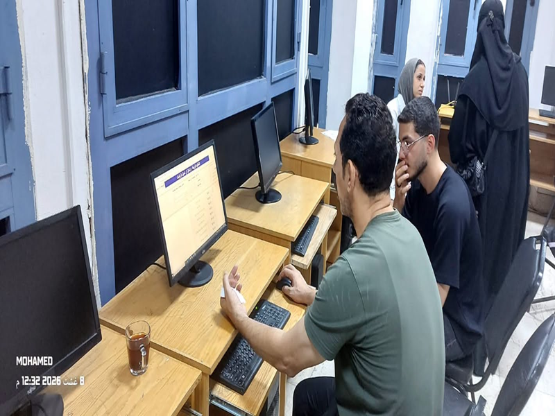 استمرار استقبال طلاب المرحلة الأولى بمعامل التنسيق الإلكتروني بجامعة عين شمس
