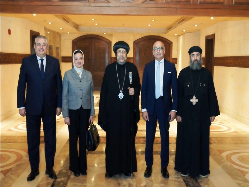 The President of Ain Shams University congratulates Anba Ermia on the Glorious Easter