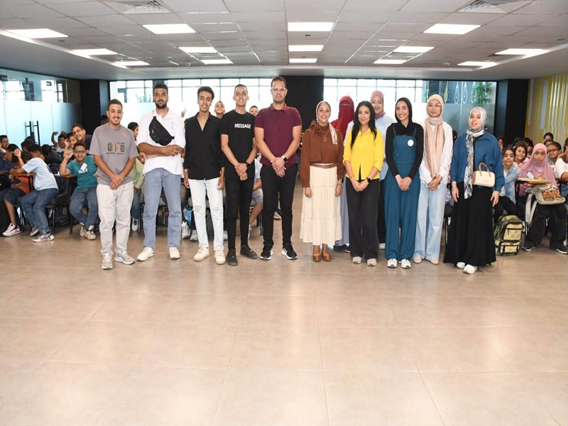 مركز الابتكار وريادة الأعمال بجامعة عين شمس يستضيف طلاب جامعة الطفل ضمن فعاليات البرنامج