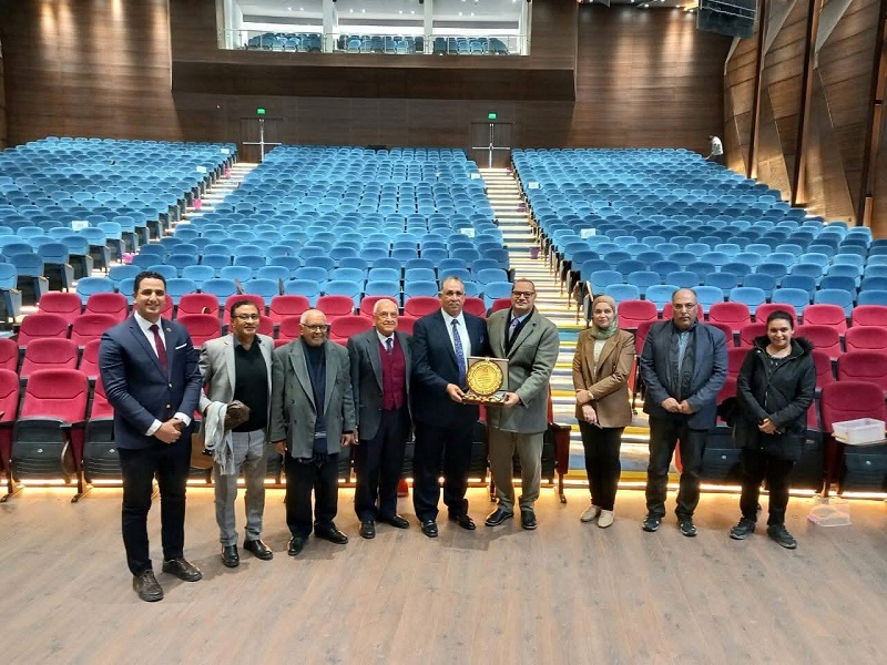 في رحاب كلية الحقوق.. نقيب المحامين يشارك في مناقشة دكتوراة حول "ضمانات تنفيذ أحكام القضاء الإداري"