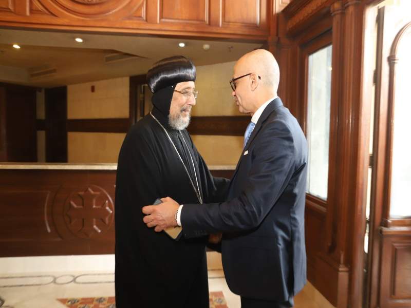 رئيس جامعة عين شمس وقيادات الجامعة يهنئون الأنبا إرميا بعيد الميلاد المجيد