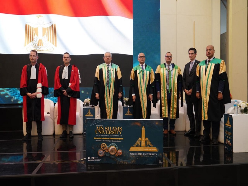 اليوبيل الفضي وحصاد 25 عاماً.. جامعة عين شمس تحتفل بتخريج الدفعة الـ20 من القسم الفرنسي بكلية الحقوق