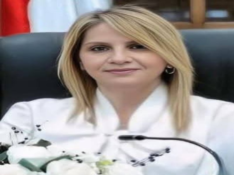 قيام الأستاذة الدكتورة حنان كامل بأعمال عميد كلية الآداب بعين شمس