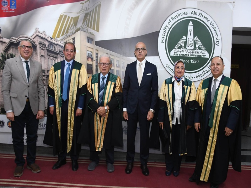 The President of High-level economic figures discuss a doctoral dissertation on "Sovereign Finance and Future Investments" at the Faculty of Business