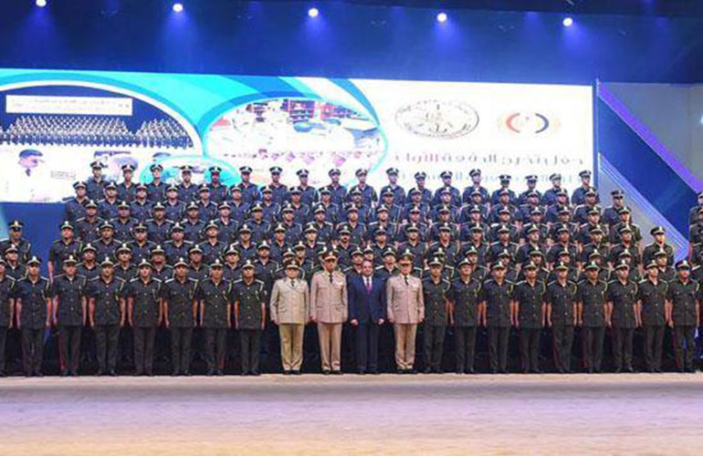 رئيس جامعة عين شمس يشهد حفل تخرج الدفعة الأولى لكلية طب القوات المسلحة
