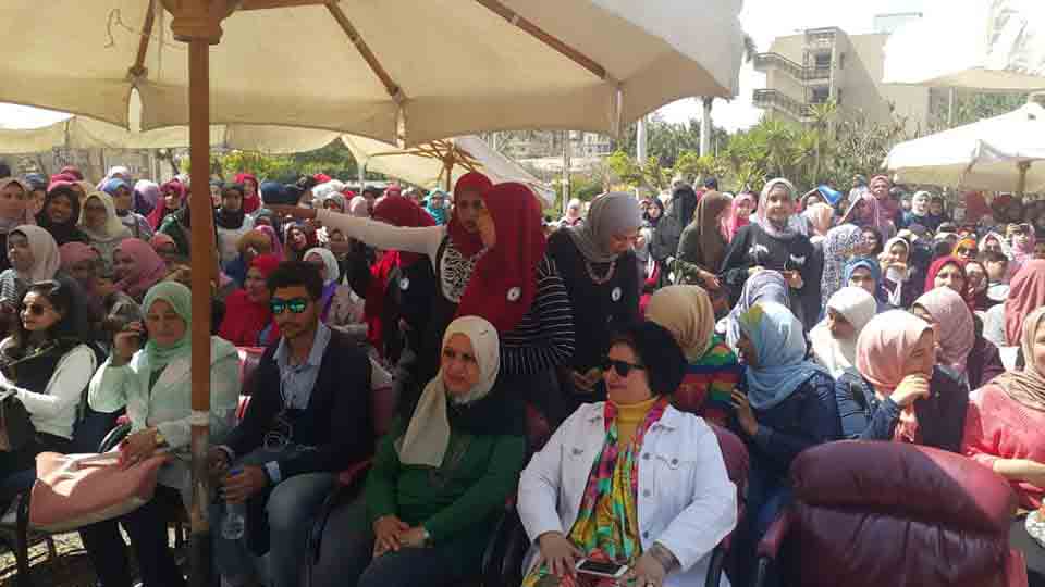 كلية البنات جامعة عين شمس تحتفل بعيد الأم