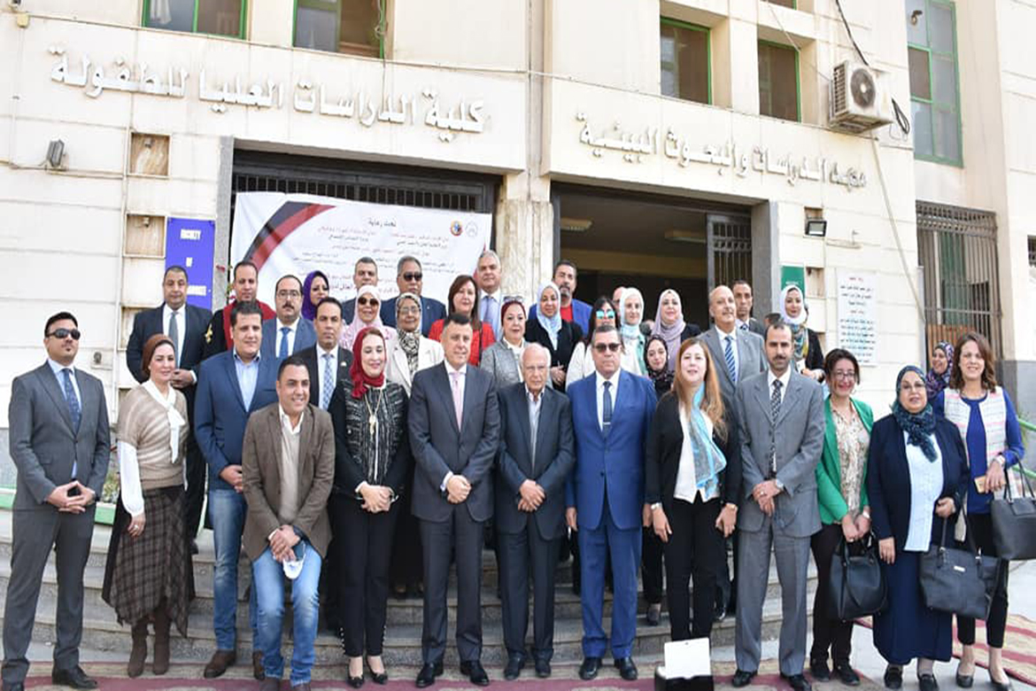 رئيس الجامعة يفتتح احتفالية اليوم العالمي لمتحدي الإعاقة بكلية الدراسات العليا للطفولة بالجامعة