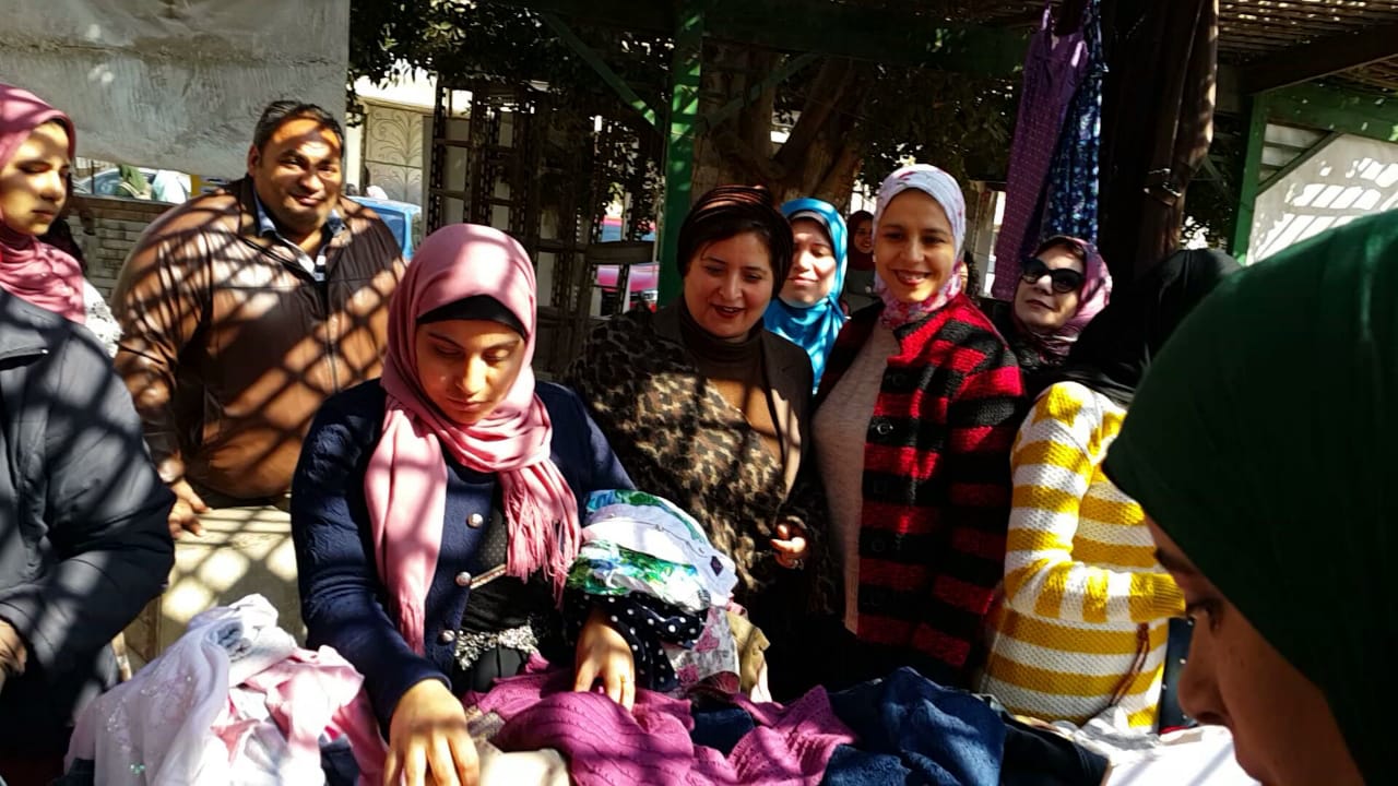معرض الملابس الخيري الخامس بكلية البنات جامعة عين شمس