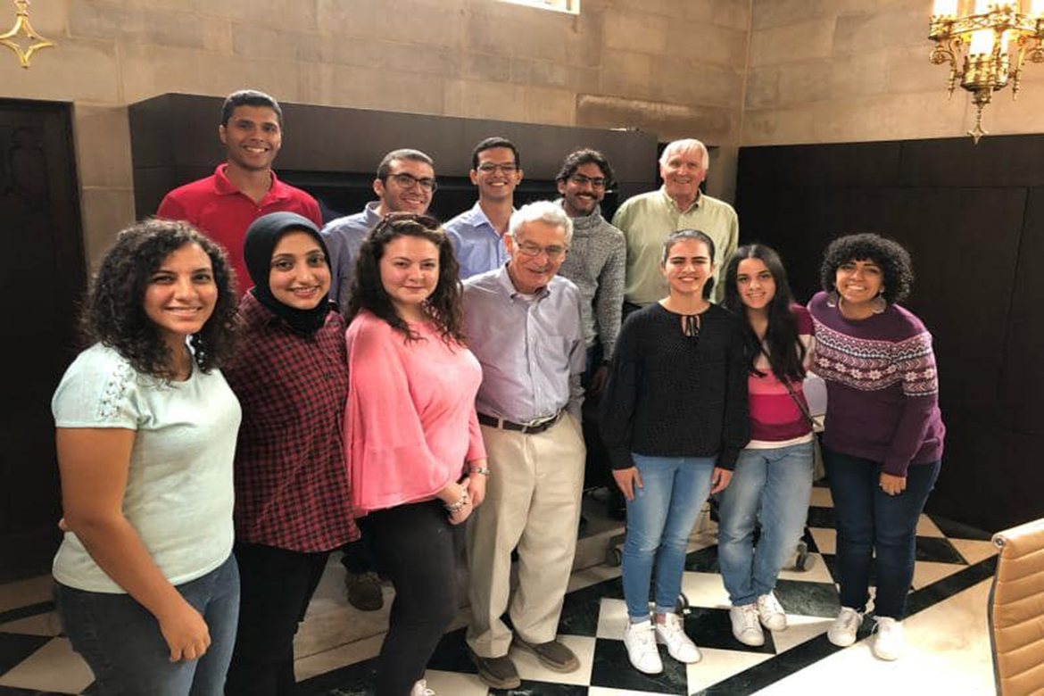طلاب تجارة عين شمس يصلون الى جامعة شيكاغو لبدء المنحة الدراسية الممولة من برنامج ساويرس
