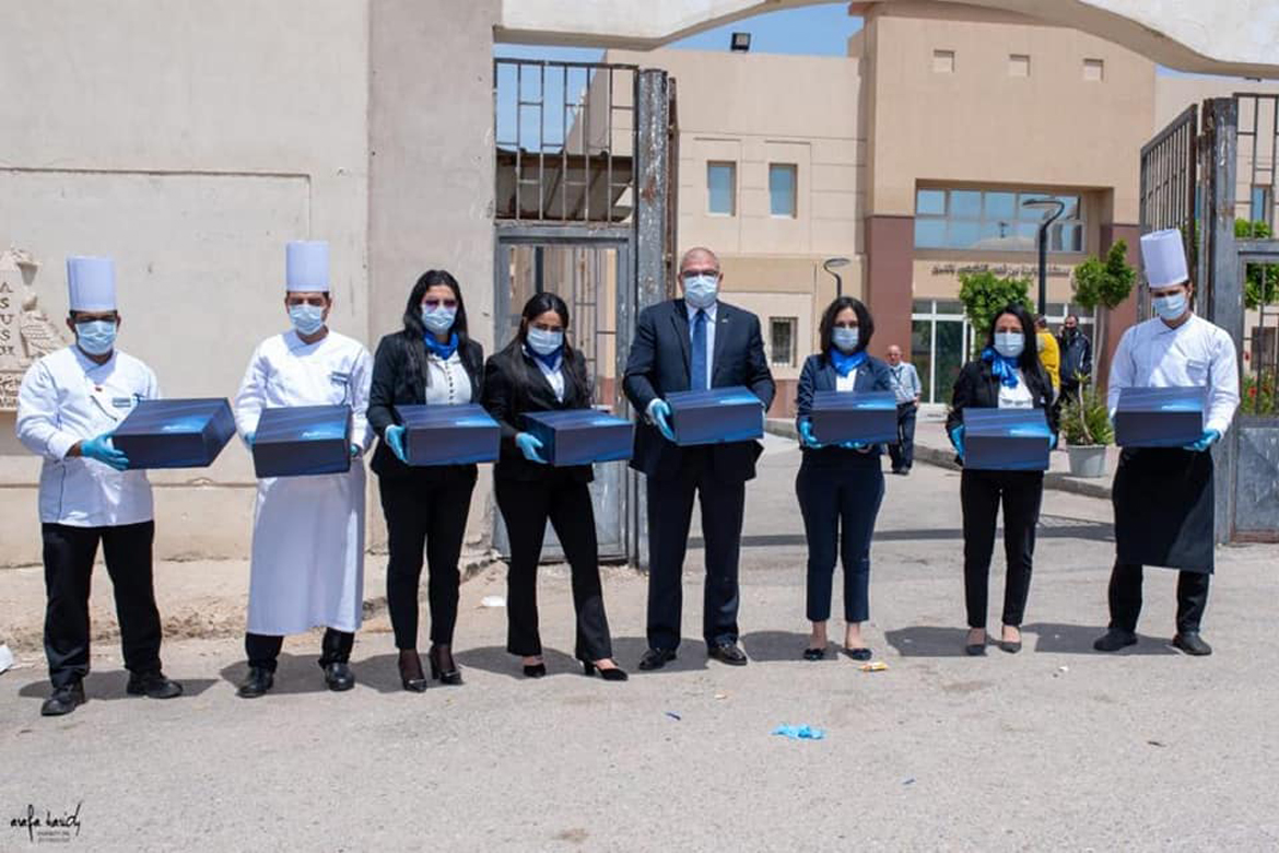 فندق راديسون ساس ومتاجر حلويات نولا كب كيك ولو كرنفال تدعم الفريق الطبي بمستشفى العبور التخصصي