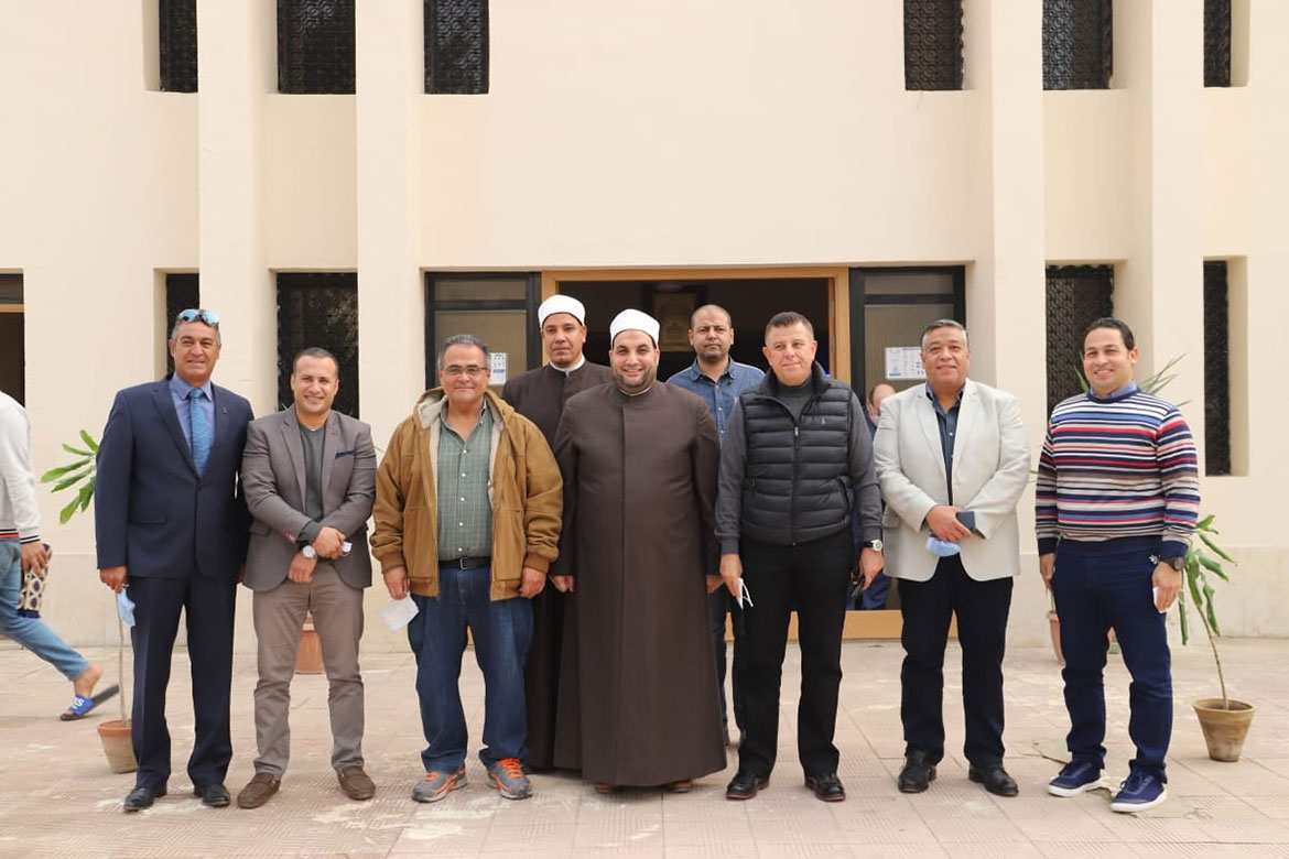 رئيس ونائب رئيس الجامعة يلتقون بطلاب المدينة الجامعية ويؤديان معهم شعائر صلاة الجمعة