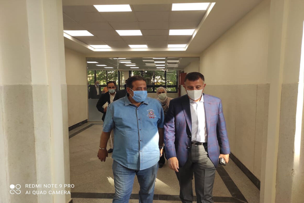 جولة تفقدية لرئيس جامعة عين شمس والنواب بكلية الآداب لمتابعة التجديدات الإنشائية