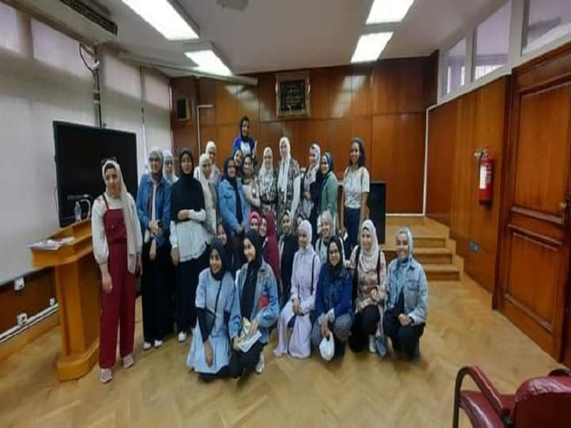 ورشة عمل بعنوان فن الكتابة الصحفية ببنات عين شمس