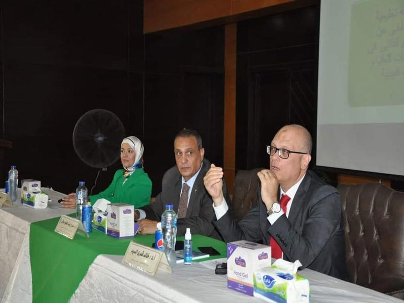 التغيرات المناخية والبصمة الكربونية وجهود الجامعة للتحول إلى جامعة خضراء.. ندوة بتجارة عين شمس