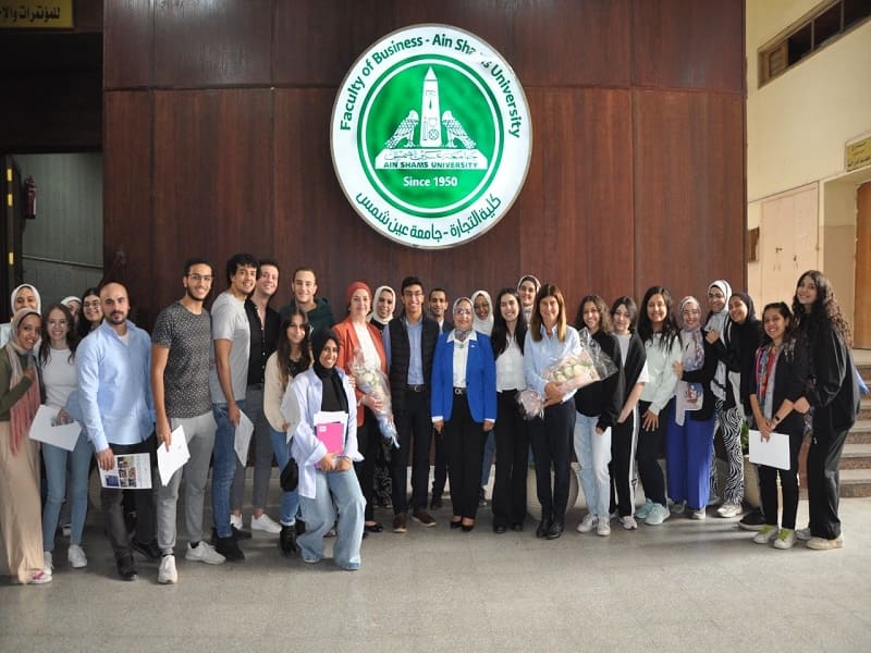 ندوة تعريفية بالمنح الدراسية وفقًا لاتفاقية التعاون المبرمة بين كل من جامعة عين شمس ممثلة في كلية التجارة وجامعة شيكاغو والممولة من مؤسسة ساويرس للتنمية