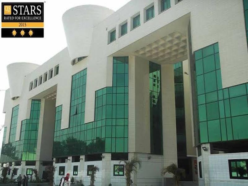 طب أسنان عين شمس تستقبل طلابها الجدد بحفل تعريفي بالكلية