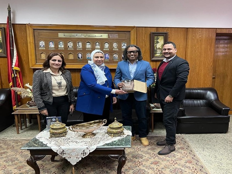 Faculty of Al-Alsun hosts experts in the information technology and tourism sectors in Spain
