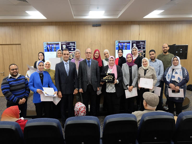The Vice President for Postgraduate Studies and Research honors the Portal team for winning first place in the Egypt Award for Government Excellence