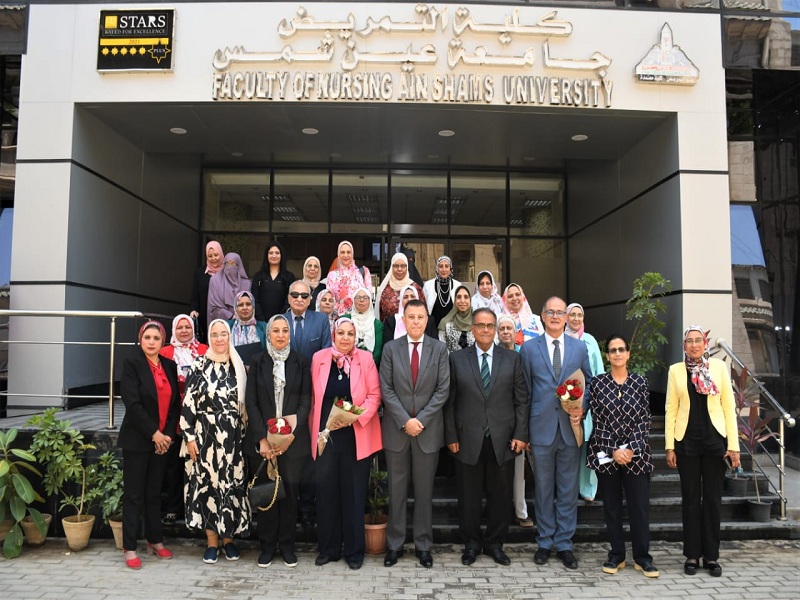 The Board of the Faculty of Nursing honors the President of the university and the Vice presidents