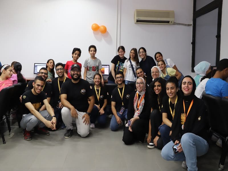 جامعة الطفل في زيارة لحاسبات عين شمس
