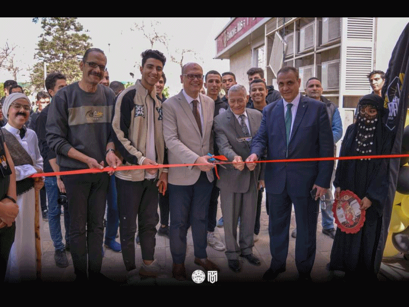 عميد تجارة يفتتح المعرض الفني لطلاب الأسر بالتعاون مع وحدة دعم الطلاب ذوي القدرات الخاصة بالكلية