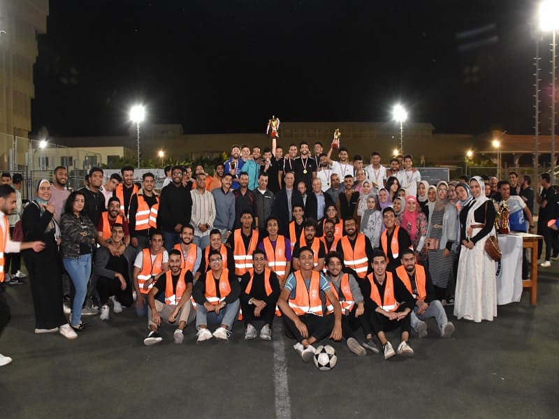 بحضور عميد كلية الهندسة اسرة طلاب من أجل مصر تنظم فعاليات ختام الدورة الرمضانية لجامعة عين شمس.