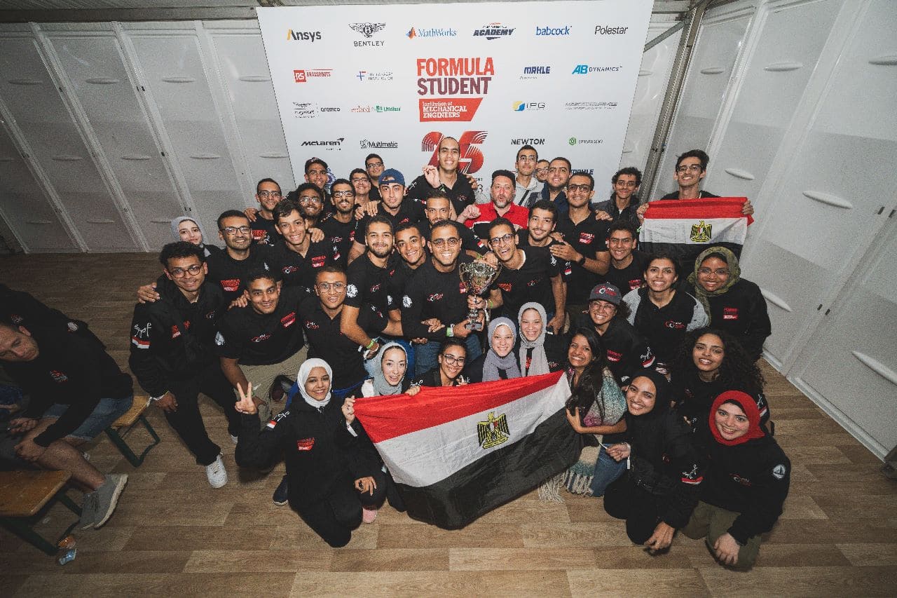 الأول عالمياً فريق سباقات جامعة عين شمس أفضل فريق في إجمالي التصميم والتصنيع والتكلفة وخطة التسويق في مسابقة فورمولا للطلاب بإنجلترا