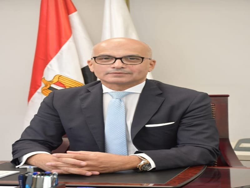 The University President issues a decision granting university employees mid-year vacation