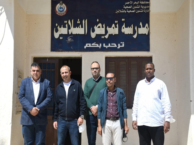مستفيدًا من خدمات عيادات قافلة جامعة عين شمس التنموية الشاملة لأهالي الشلاتين وحلايب وأبو رماد 3000