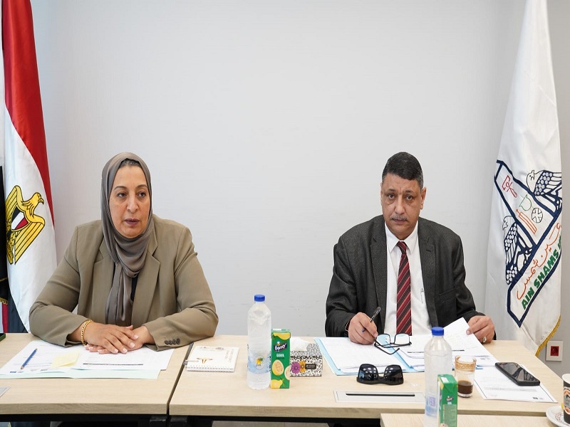 اجتماع لمديري المراكز التابعة لقطاع الدراسات العليا والبحوث بجامعة عين شمس