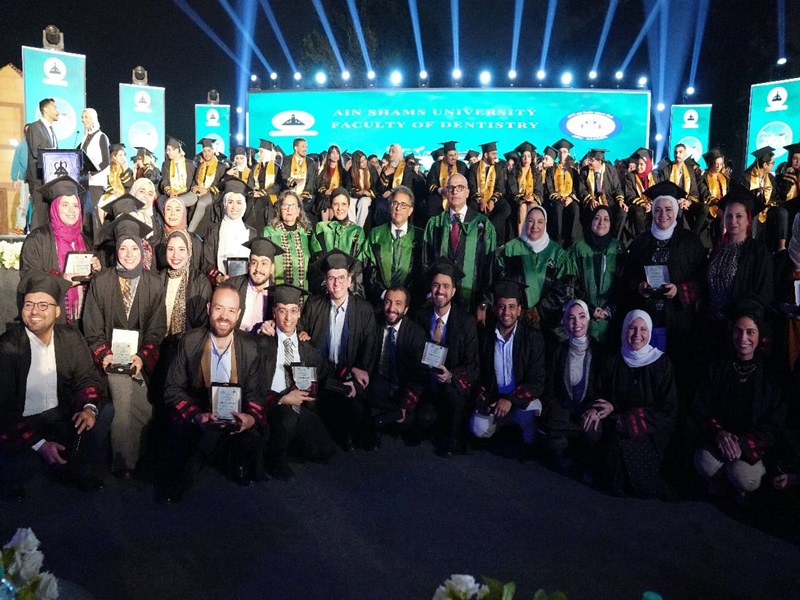 أسنان عين شمس تحتفل بتخريج الدفعة 23 من بكالوريوس طب وجراحة الأسنان