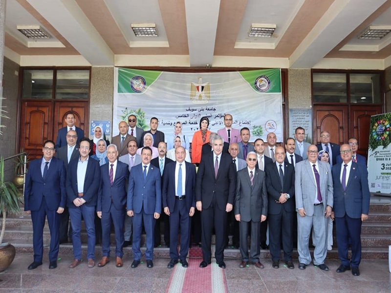 نائب رئيس الجامعة تشارك في اجتماع المجلس الأعلى لشئون خدمة المجتمع وتنمية البيئة الدوري
