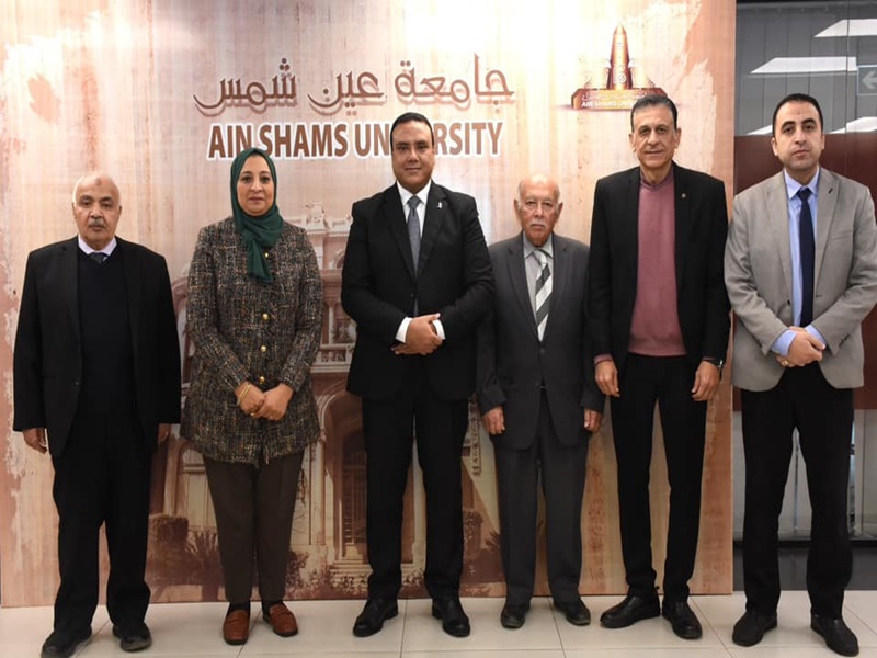 مجلس مركز الاستشارات المالية بعين شمس يعقد جلسته الختامية للعام 2024 برئاسة نائب رئيس الجامعة