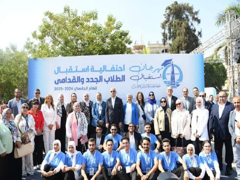 رئيس جامعة عين شمس يشهد رفع وتحية العلم خلال مهرجان استقبال العام الجامعي  2024-2025
