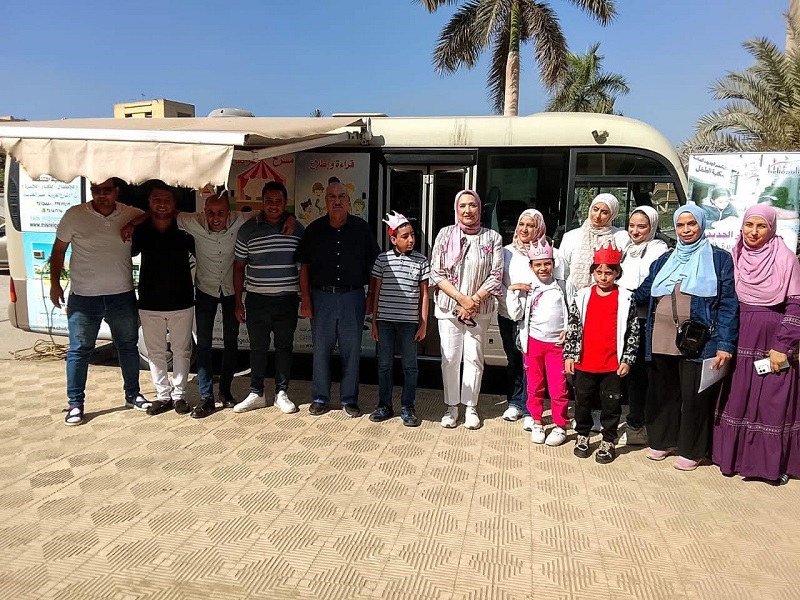 أتوبيس المكتبة المتنقلة.. مبادرة مشتركة بين كلية الدراسات العليا للطفولة وجمعية مصر الجديدة لدعم الأطفال