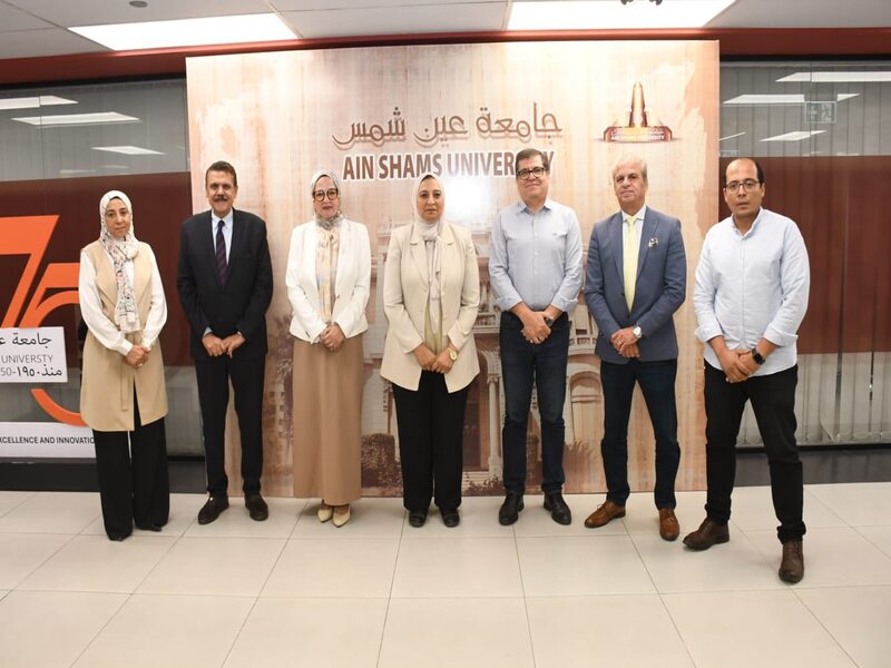 جامعة عين شمس ومحافظة القاهرة تبحثان سبل التعاون في مجالات التطوير والتنمية المجتمعية