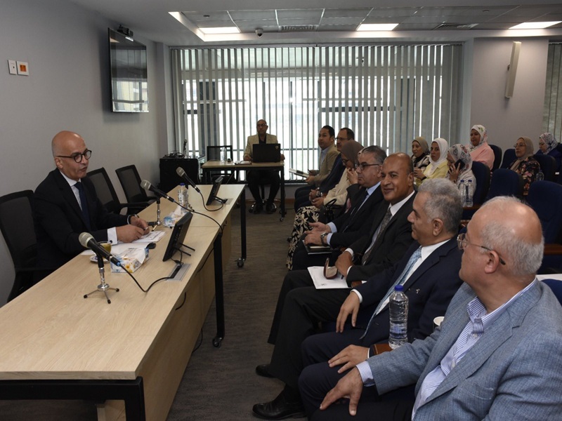 2025-2024 رئيس جامعة عين شمس يترأس الجلسة الثامنة لمجلس شئون التعليم والطلاب للعام الجامعي