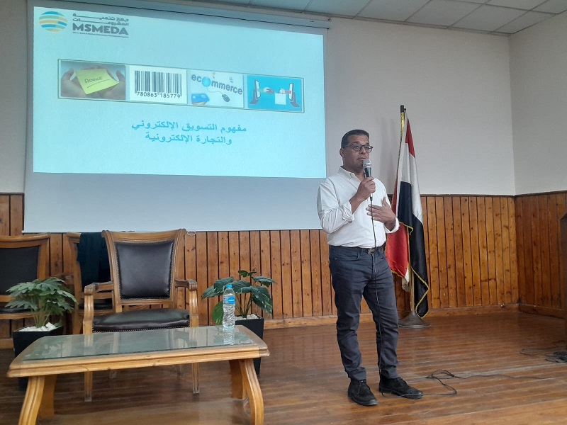 آداب عين شمس تنظم ندوة حول مهارات التسويق الإلكتروني لتمكين الشباب من أدوات المستقبل"