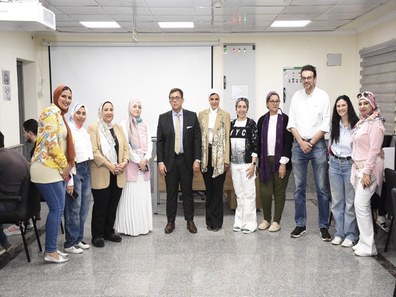 عميد طب الأسنان يتفقد أول امتحان عملي في إطار خطة الكلية للتحول الرقمي بنظام Computer Based