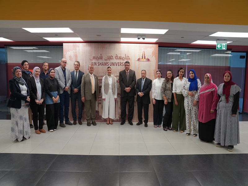 Vice President of Ain Shams University honors the Awards Office in recognition of its outstanding contributions to the development of the awards system at the University